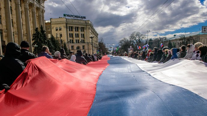 Kharkiv_ukraine_russian_flag_demo_20140316 - Reuters / Stringer